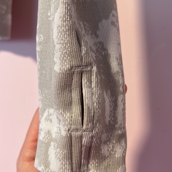 Mist Seamless Half-Zip Long-Sleeve! - Picture 4 of 10